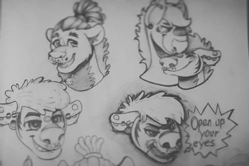Aquí son varios sketches de mis 3 ocs,
