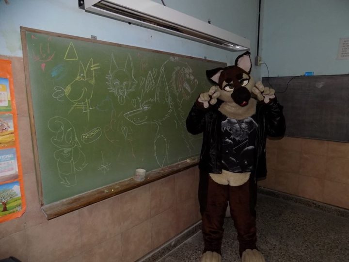 Ari con el fur me maverick 1