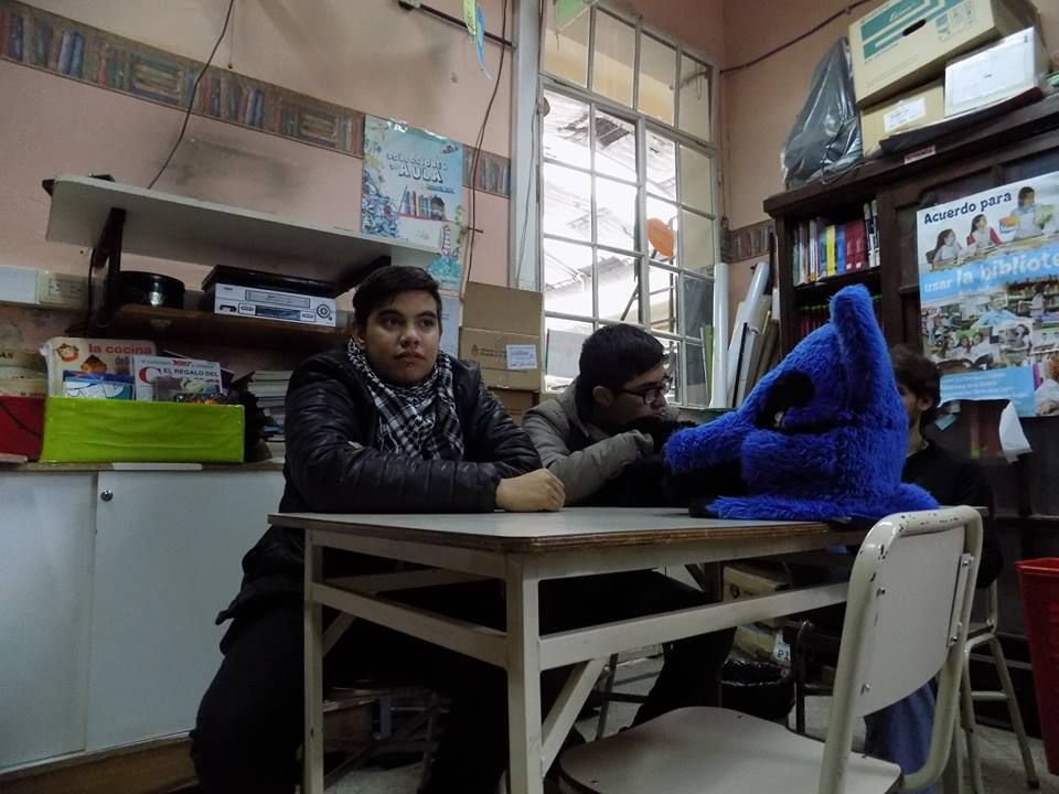 a la mañana siguiente, la biblioteca